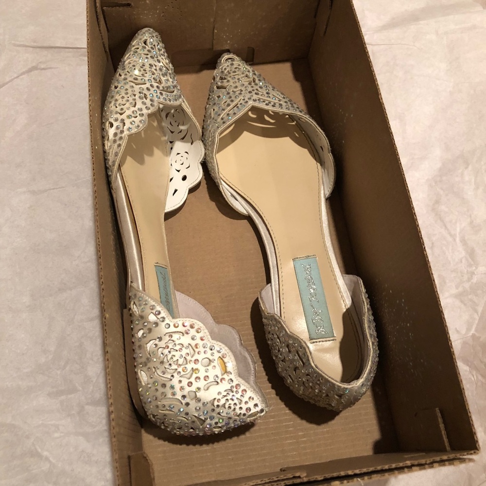 Blue by Betsy Johnson Ivory Lucy flats
